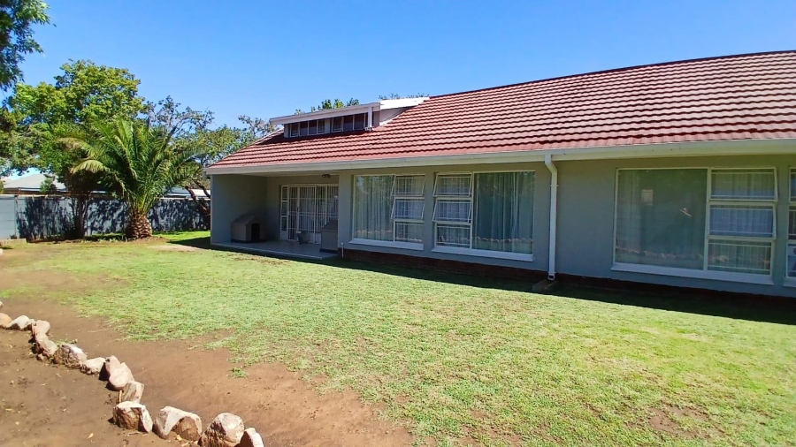 To Let 5 Bedroom Property for Rent in Fichardt Park Free State